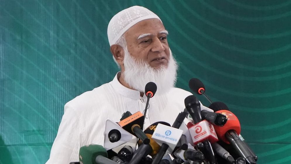 আখতারুজ্জামান বীরত্বের প্রমাণ দিয়েছেন