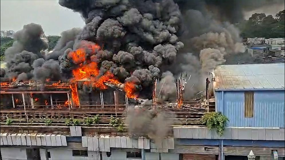 আগুন, ৩ ইউনিটের চেষ্টায় নিয়ন্ত্রণে