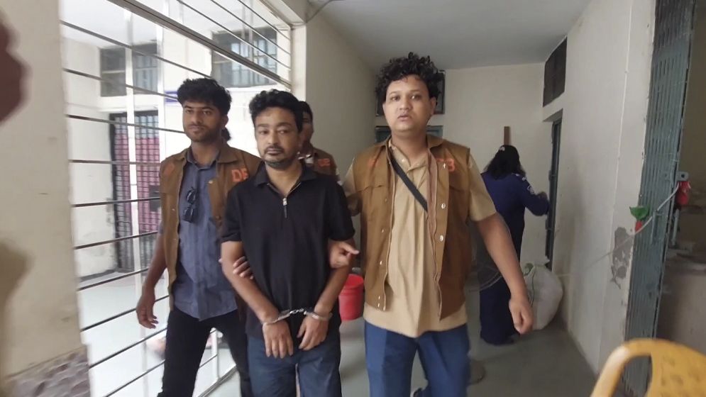 ঘটনায় অভিযুক্ত কর্মকর্তা গ্রেফতার