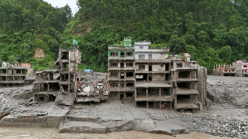 আকস্মিক বন্যায় নিখোঁজের সংখ্যা প্রায় ১,৫০০