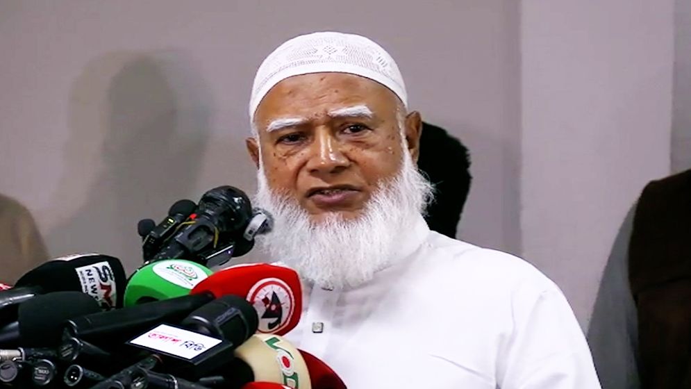 গিয়ে সরকার উল্টো পথে হাঁটছে
