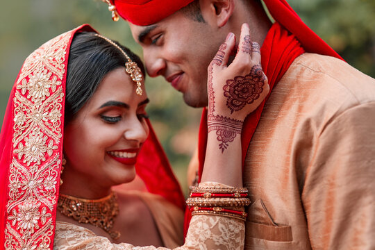 স্ত্রীর প্রশংসা করুন আজ