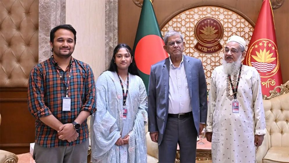 রাষ্ট্রপতির সঙ্গে শহীদ মুগ্ধর পরিবারের সদস্যদের সৌজন্য সাক্ষাৎ