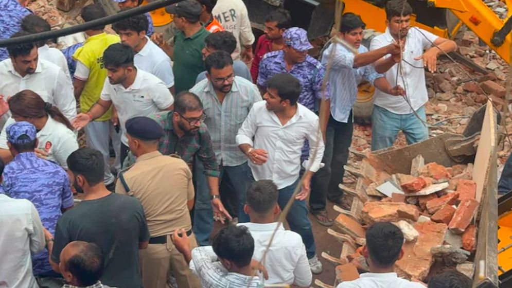 দিল্লিতে ভবন ধসের ঘটনায় নিরাপত্তা নিয়ে গুরুতর প্রশ্ন