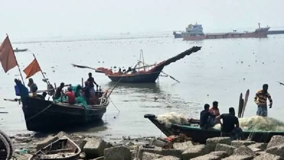 মধ্যরাত থেকে লক্ষ্মীপুরে মেঘনা নদীতে মাছ শিকারে নিষেধাজ্ঞা
