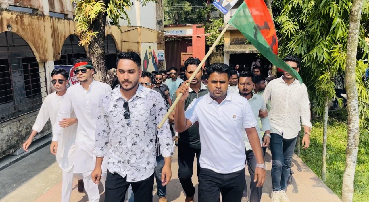 লক্ষ্মীপুর কলেজ ছাত্রদলের আনন্দ মিছিল