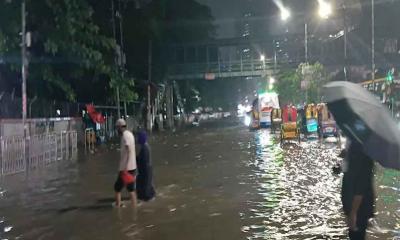 রাজধানীজুড়ে জলাবদ্ধতা, ভোগান্তিতে নগরবাসী