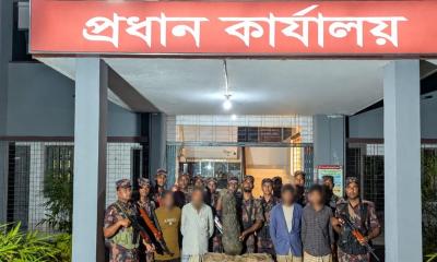 জয়পুরহাটে ৭৩ লাখ টাকার কষ্টিপাথরের মূর্তিসহ আটক ৪