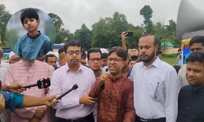 অপ্রতিমের আচরণে ত্রুটি পেলে আপনারা ক্ষমা করে দেবেন: বাবা