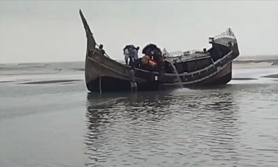 বঙ্গোপসাগরের সোনাদিয়া চ্যানেলে ট্রলারডুবি: ২ জেলের মরদেহ উদ্ধার