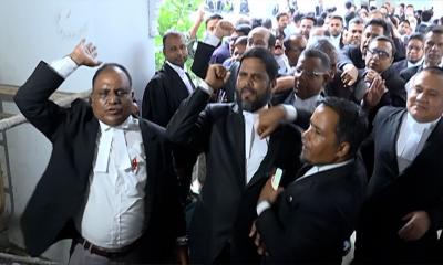 সুপ্রিম কোর্টে বিএনপিপন্থী দুইপক্ষের আইনজীবীদের মধ্যে হাতাহাতি