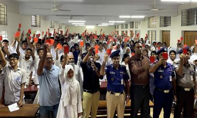 দেখিয়ে শিক্ষার্থীদের শপথ
