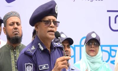 অফিসারদের চিহ্নিত করা হয়েছে: আইজিপি