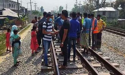কুমিল্লায় ট্রেনে কাটা পড়ে ৩ যুবক নিহত 