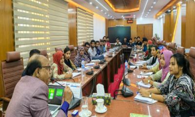 নোবিপ্রবিতে শিক্ষক সংকট, ক্লাস নিচ্ছেন উপাচার্য নিজেই