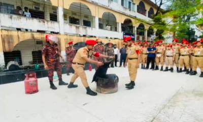 বিএনসিসির আয়োজনে ফায়ার ফাইটিং ম্যানেজমেন্ট কোর্স অনুষ্ঠিত