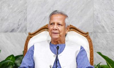 ঢাকেশ্বরী মন্দির পরিদর্শনে প্রধান উপদেষ্টা