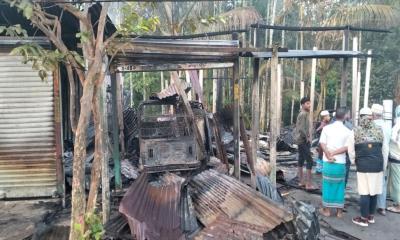 লক্ষ্মীপুরে আগুনে পুড়েছে ৬ দোকান