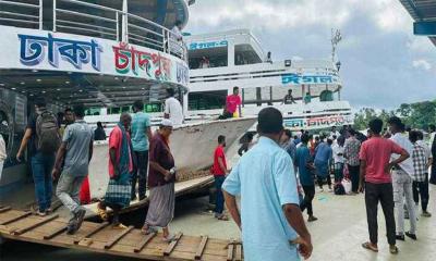 ঈদযাত্রায় সড়ক, ট্রেনে ভিড় থাকলেও লঞ্চে যাত্রী কম