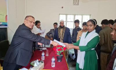 বশিকপুরে কাজী ফাউন্ডেশন বাংলাদেশের উদ্যোগে শিক্ষার্থীদের মাঝে ‘শিক্ষা বৃত্তি’ প্রদান