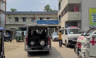 পেট্রোল ঢেলে স্ত্রীসহ নিজের গায়ে আগুন