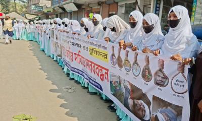 ‍‍`আমারে একটু মা কইয়া ডাইকলেই অইবো রে‍‍`