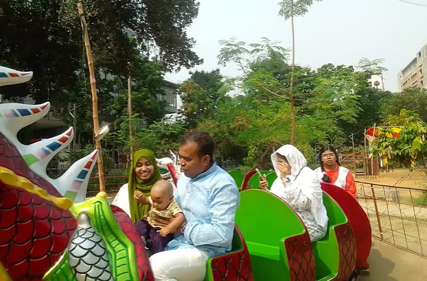 ডিএনসিসির বৈশাখী মেলা: শহরের বুকে গ্রামীণ আবহ