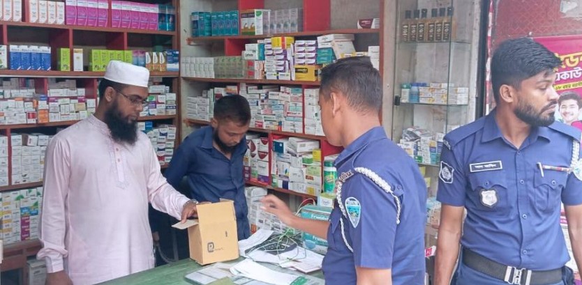 সদর উপজেলায় মোবাইল কোর্ট পরিচালনা: ৪টি ফার্মেসিকে জরিমানা