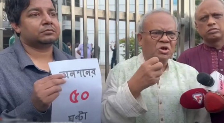 অনশনরত তারেকের পাশে দাঁড়িয়ে রিজভীর প্রতিক্রিয়া