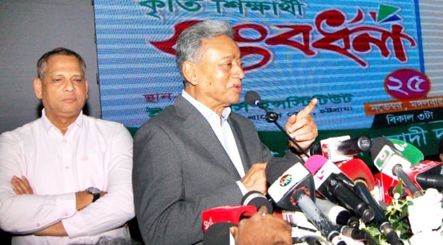 মানুষের কল্যাণে বিনিয়োগে গুরুত্ব দেবে বিএনপি : আমীর খসরু