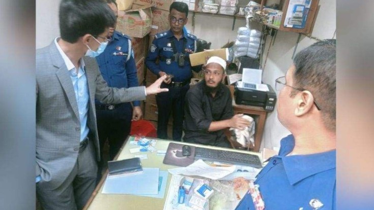 লক্ষ্মীপুরে ভোটের ৬ সীলসহ ব্যবসায়ী আটক