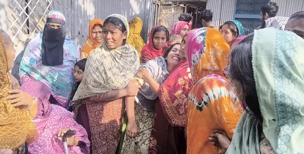 উঠানে দাদির, সরিষা ক্ষেতে নাতনির বিবস্ত্র মরদেহ উদ্ধার