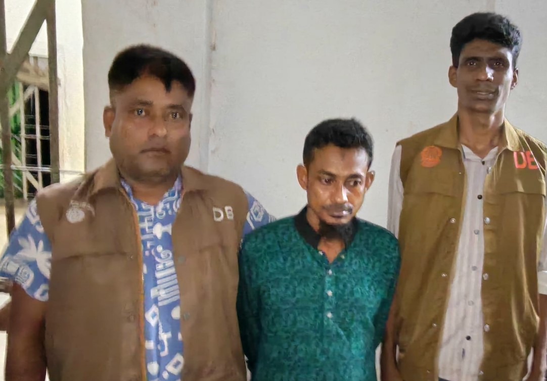 লক্ষ্মীপুরে গোয়েন্দা শাখার অভিযানে ৬ মাদক মামলার আসামী গ্রেফতার