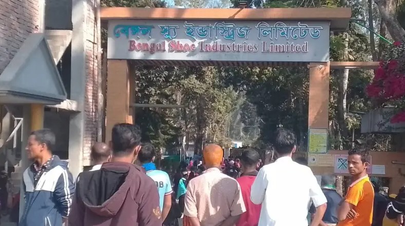 লক্ষ্মীপুরের বেঙ্গল সু ইন্ডাস্ট্রিজ : দুই হাজার শ্রমিক বেকার