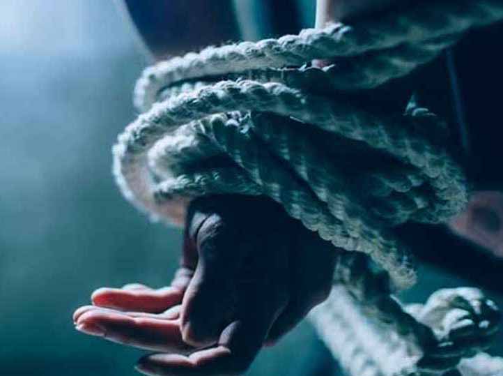 নোয়াখালীতে মায়ের সামনে থেকে ছাত্রীকে অপহরণ, অতঃপর...