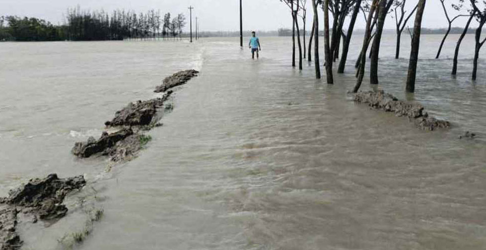 লক্ষ্মীপুরে জোয়ারের পানিতে ৪০ গ্রাম প্লাবিত, দুর্ভোগ