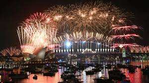 দেশে দেশে চলছে নতুন বছরকে বরণ