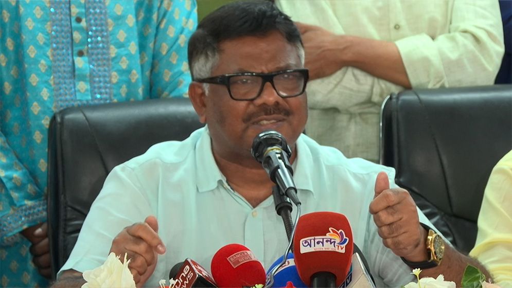 বিধ্বস্ত রাষ্ট্রকে ঘুরে দাঁড় করাতে কাজ করছে সরকার: হুইপ দুলু