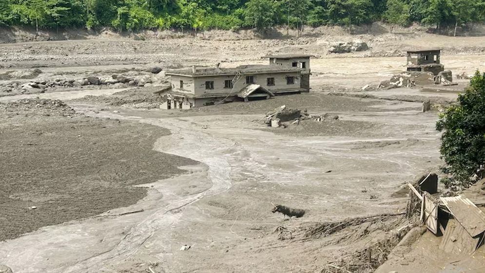 হিমবাহ ধসেই নেপালে ভয়াবহ বন্যা